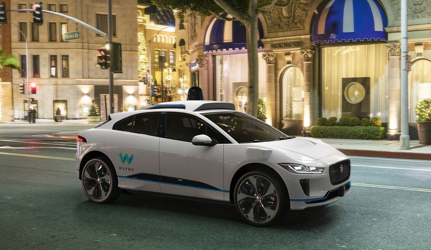 Waymo kupi 20 tysięcy samochodów elektrycznych Jaguar I-Pace za bezzałogową taksówkę
