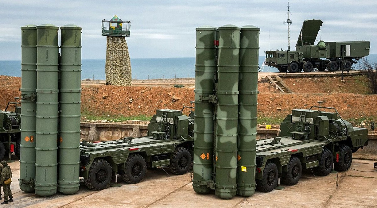 Ukraińskie Siły Zbrojne zadały potężny cios rosyjskiemu systemowi obrony powietrznej: wraz z S-400, trzy wyrzutnie systemu rakiet ziemia-powietrze S-300 zostały trafione jednocześnie