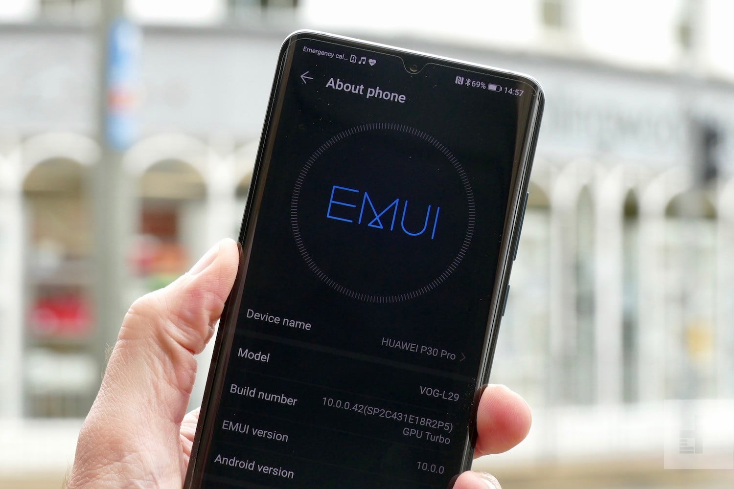 Huawei rozpoczyna testowanie EMUI 10 na smartfonach Mate 20 i Nova 5T na rynku globalnym