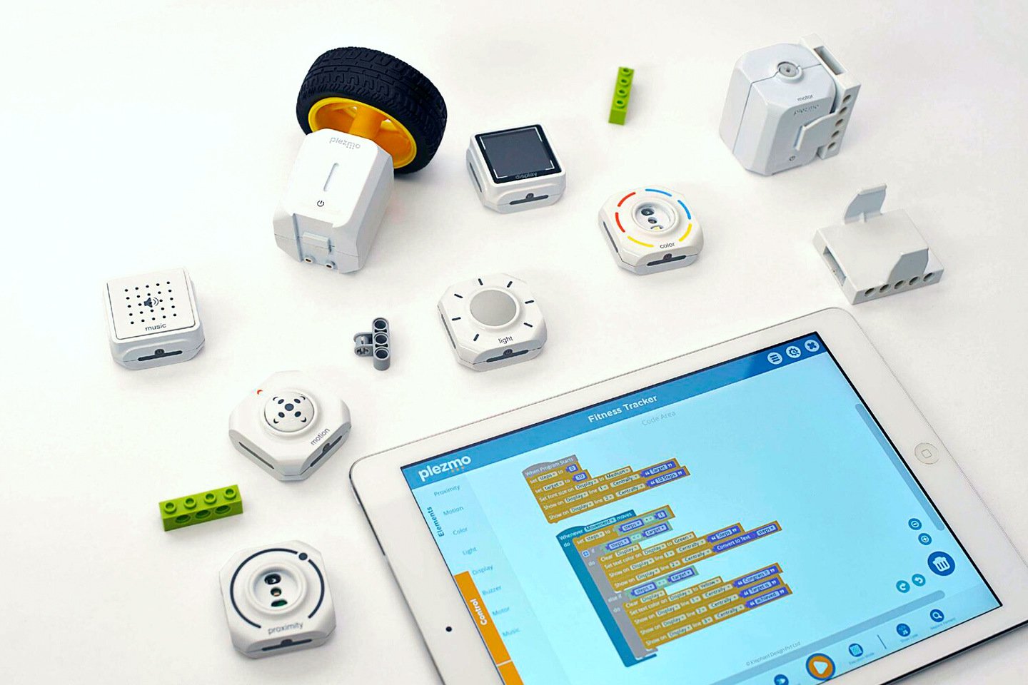 Plezmo to wielokrotnie nagradzana zabawka modułowa IoT, która wprowadza dzieci w podstawy kodowania