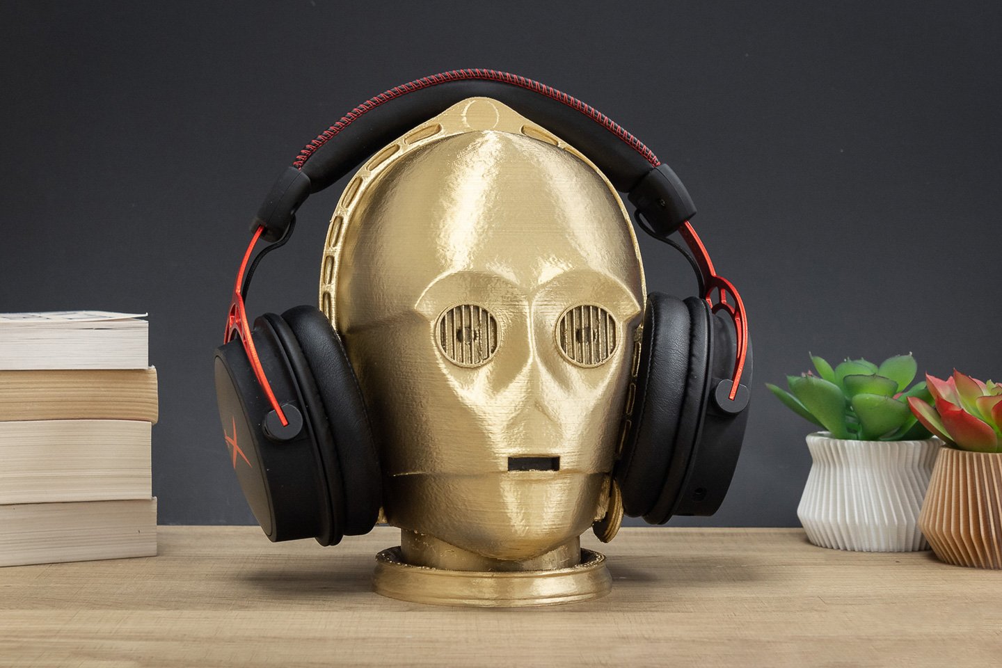 Stojaki na słuchawki inspirowane Gwiezdnymi Wojnami, wydrukowane w 3D, są idealnym dodatkiem do świętowania 4 maja!
