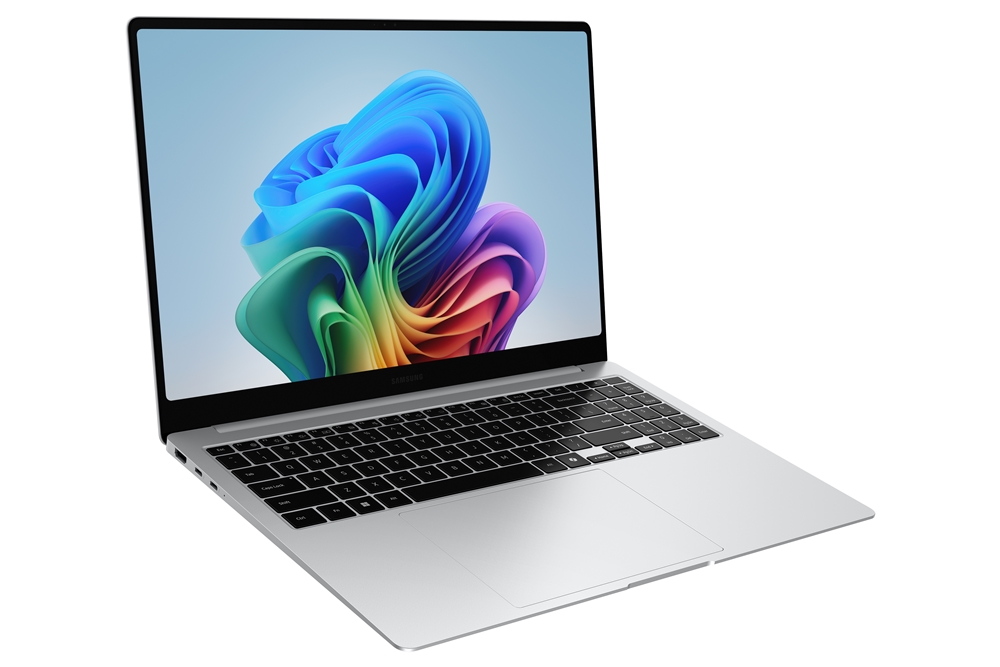 Samsung Galaxy Book 5 Pro jest na stole