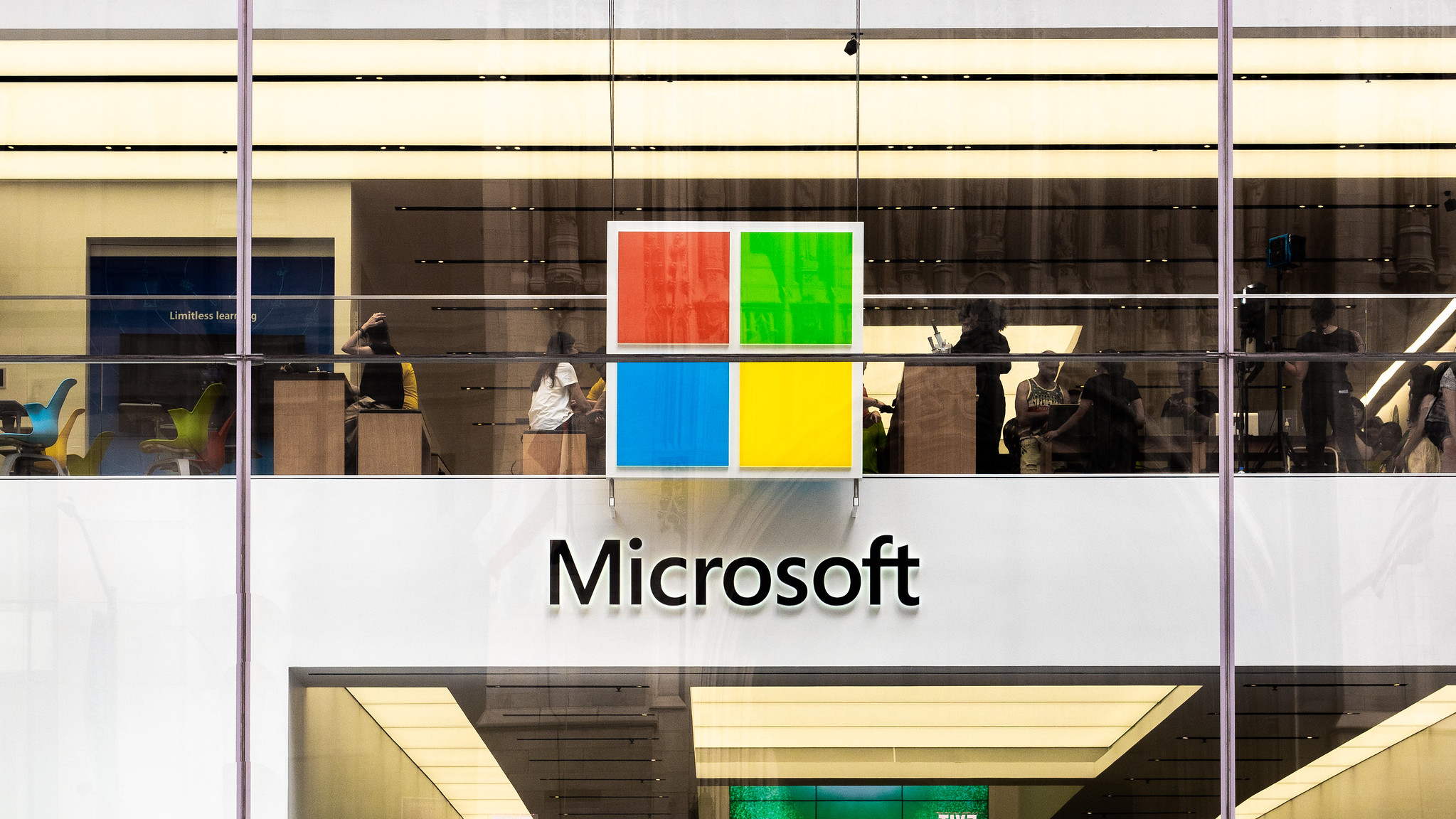 Komisja Europejska przygląda się bliżej partnerstwu Microsoftu i francuskiego startupu Mistral AI