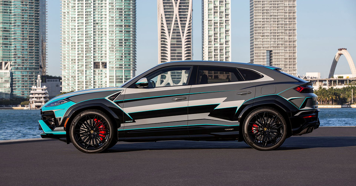 Specjalne nakładki progowe Urus SE z napisem "MIAMI