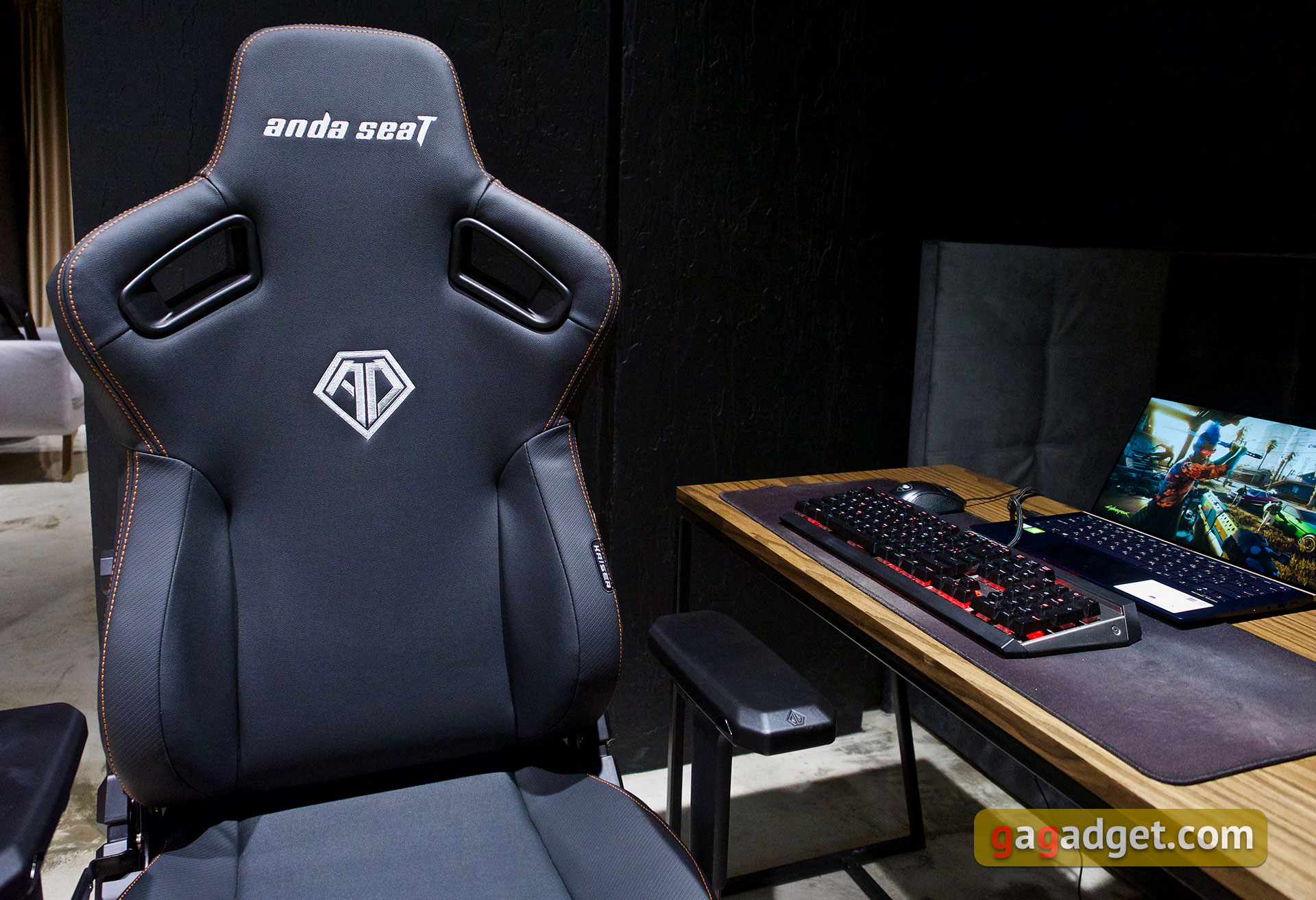 Tron do gier: recenzja fotela do gier Anda Seat Kaiser 3 XL-5