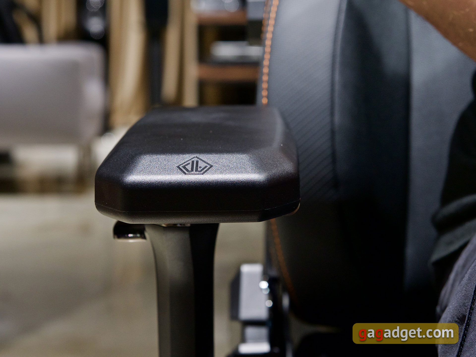 Tron do gier: recenzja fotela do gier Anda Seat Kaiser 3 XL-38
