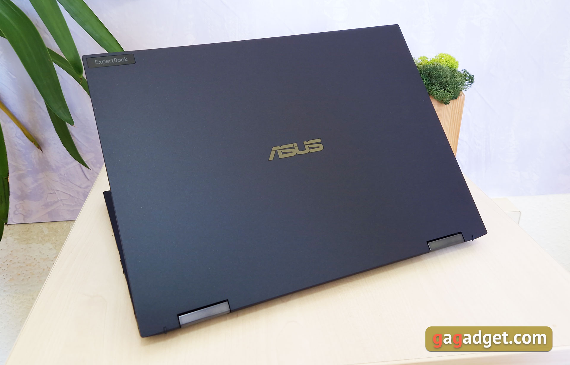 ASUS ExpertBook B7 Flip Review (B7402FEA): flagowy notebook klasy korporacyjnej z wytrzymałą obudową-7