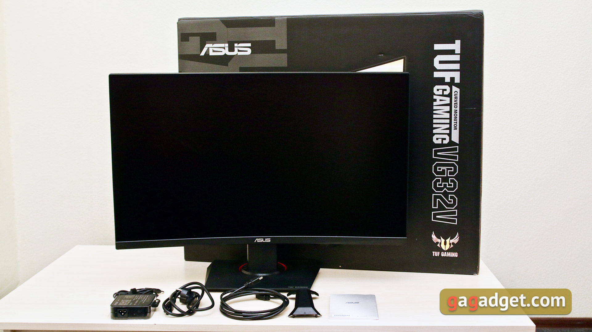 Przegląd ASUS TUF Gaming VG32VQ: zakrzywiony monitor do gier z VA-matryca 144 Hz  i przyjemną wartością-2