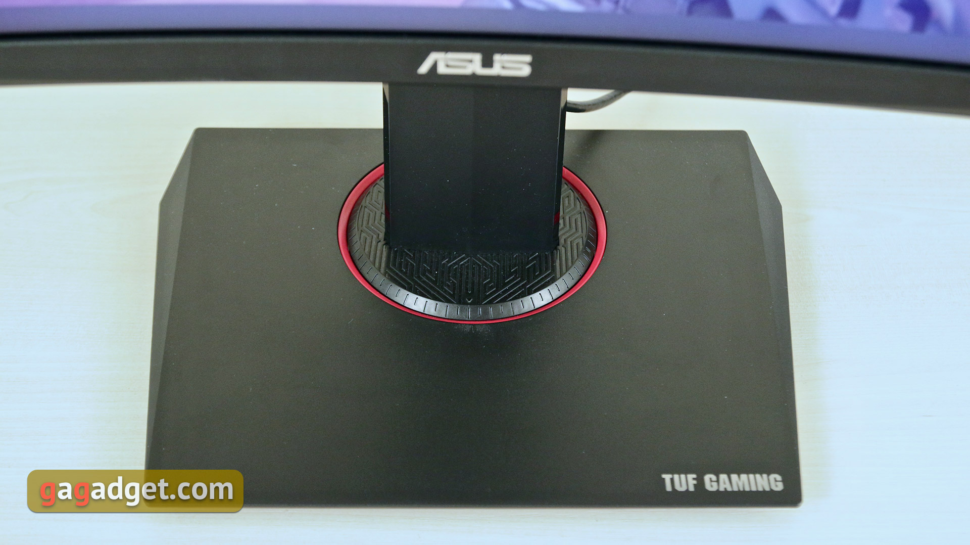 Przegląd ASUS TUF Gaming VG32VQ: zakrzywiony monitor do gier z VA-matryca 144 Hz  i przyjemną wartością-5