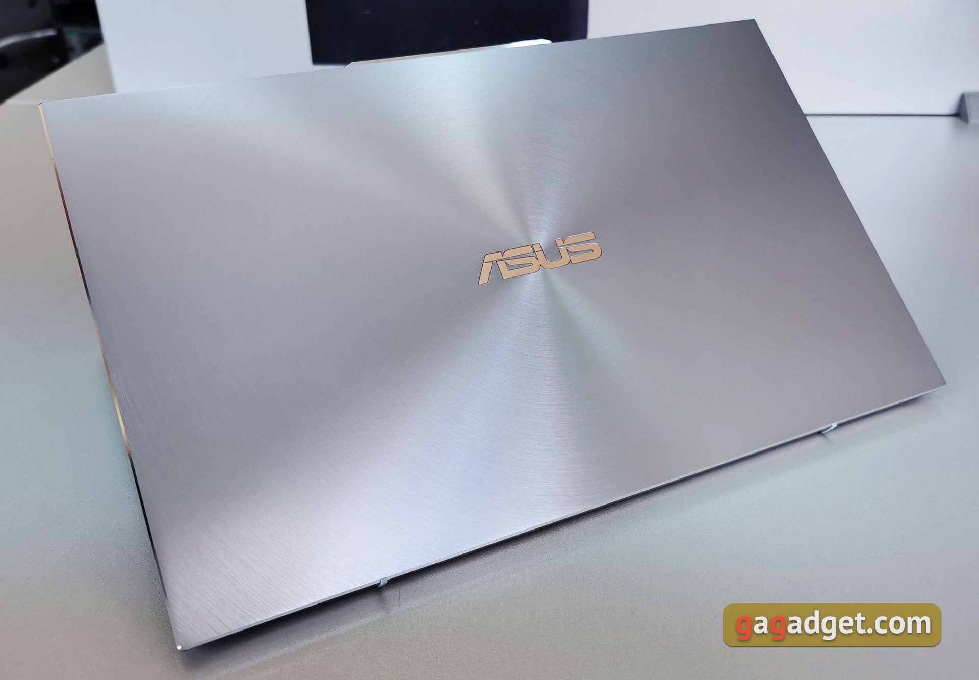 Recenzja ASUS ZenBook S13: flagowy bezramowy ultrabook z odwróconą „mono-brwią”-8