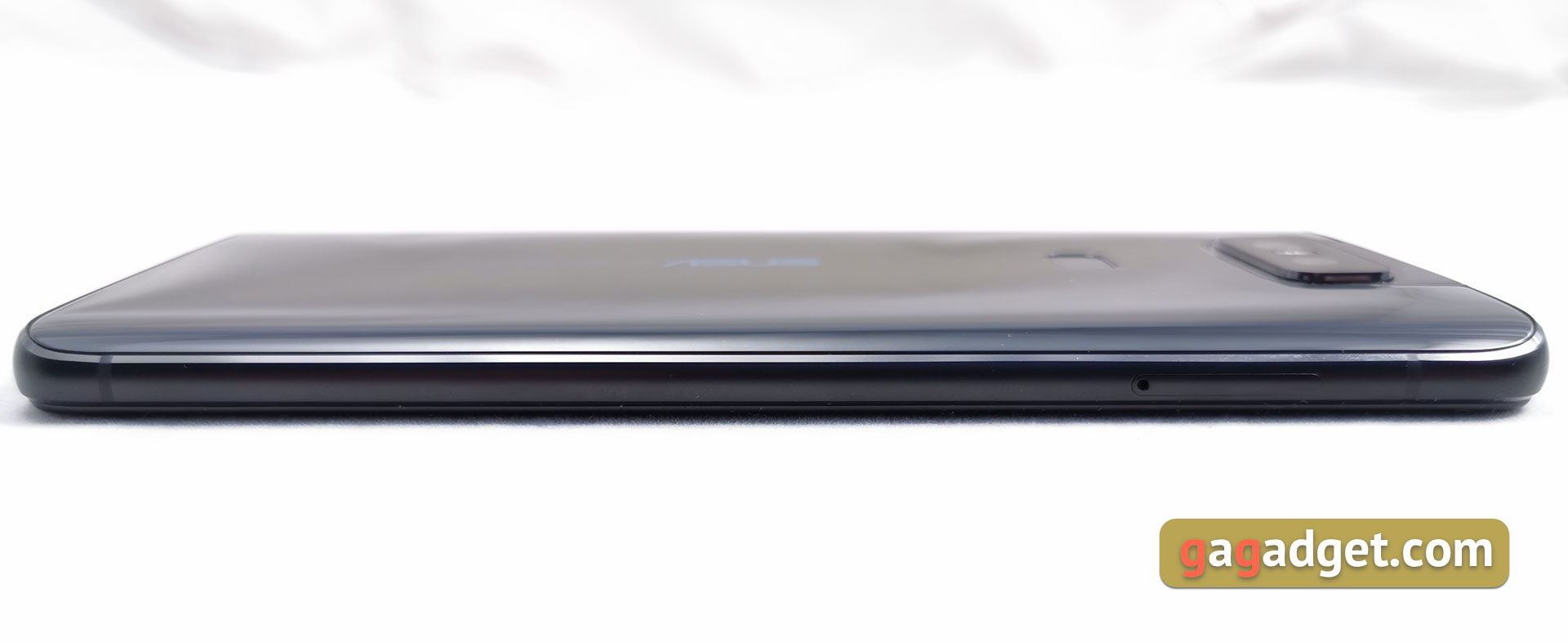 Przegląd ASUS ZenFone 6: "społecznościowy" flagowiec ze Snapdragon 855 i kamerą obracalną-10