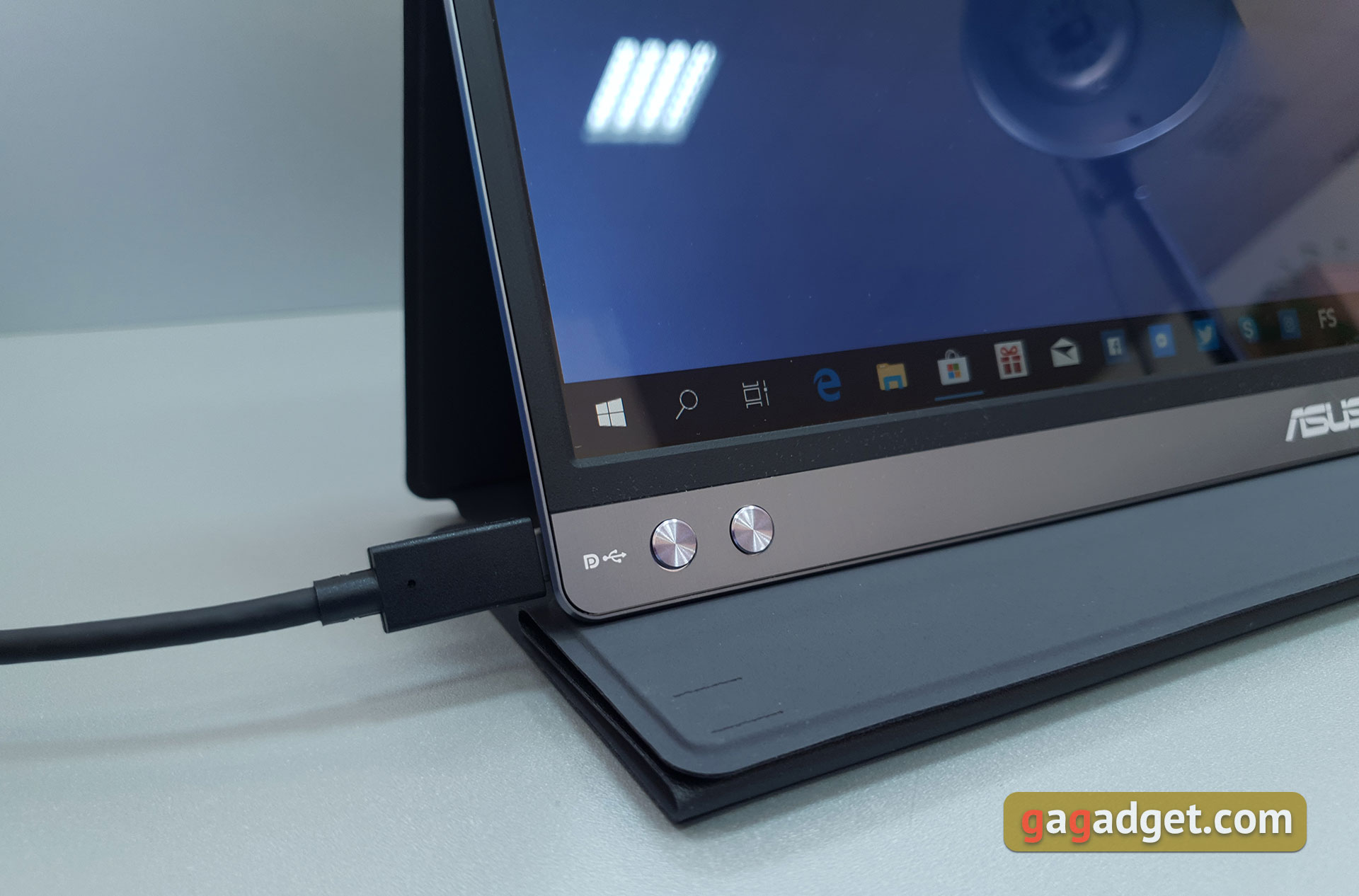 Przegląd ASUS ZenScreen GO MB16AP: Mobilny monitor z baterią i USB typu C-7
