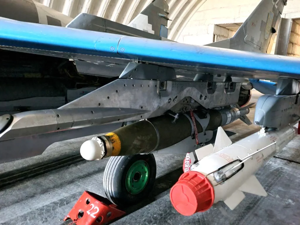 Bomba JDAM-ER na ukraińskim MiG-29