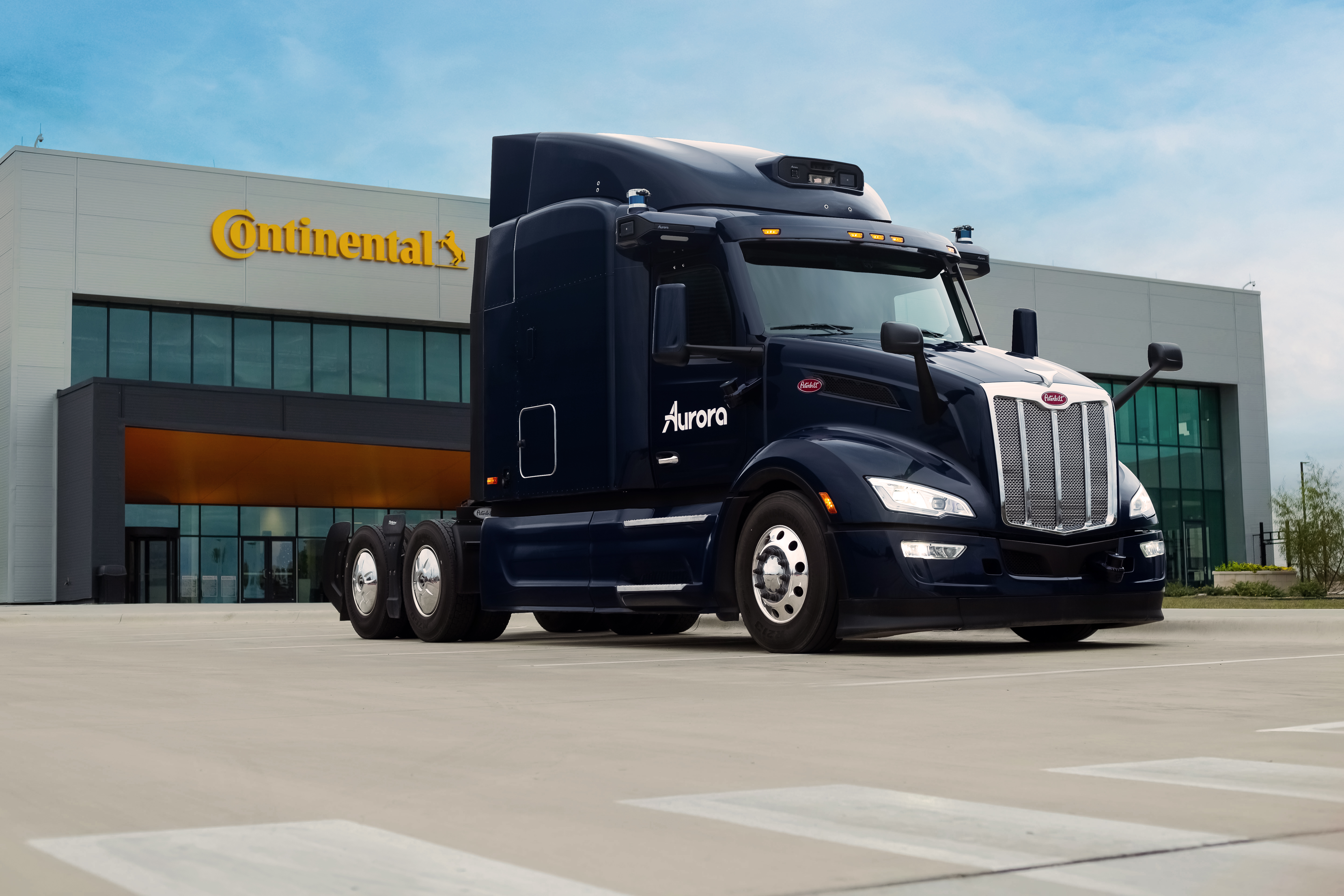Aurora sfinalizowała projekt swoich zrobotyzowanych ciężarówek. Produkcja seryjna rozpocznie się w 2027 roku
