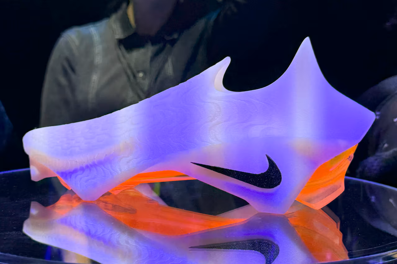 Nike wykorzystało sztuczną inteligencję do opracowania kolekcji trenerów A.I.R. dla profesjonalnych sportowców przed Igrzyskami Olimpijskimi w Paryżu.-10