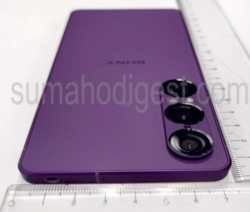 Zdjęcie bocznego panelu Sony Xperia 1 VII Zdjęcie bocznego panelu Sony Xperia 1 VII