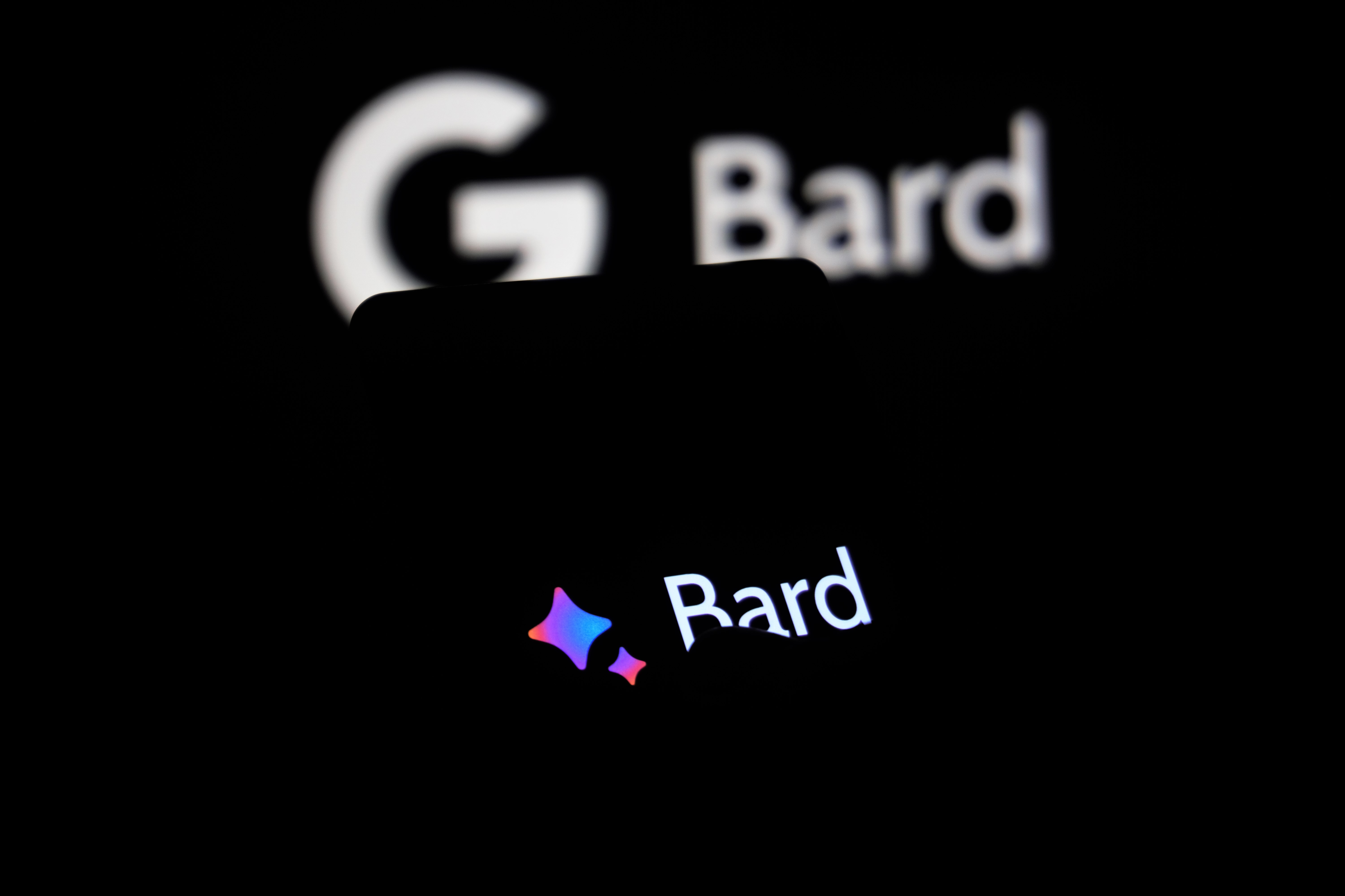 Chatbot Google Bard otrzymał możliwość reagowania w czasie rzeczywistym i przerywania generowania.