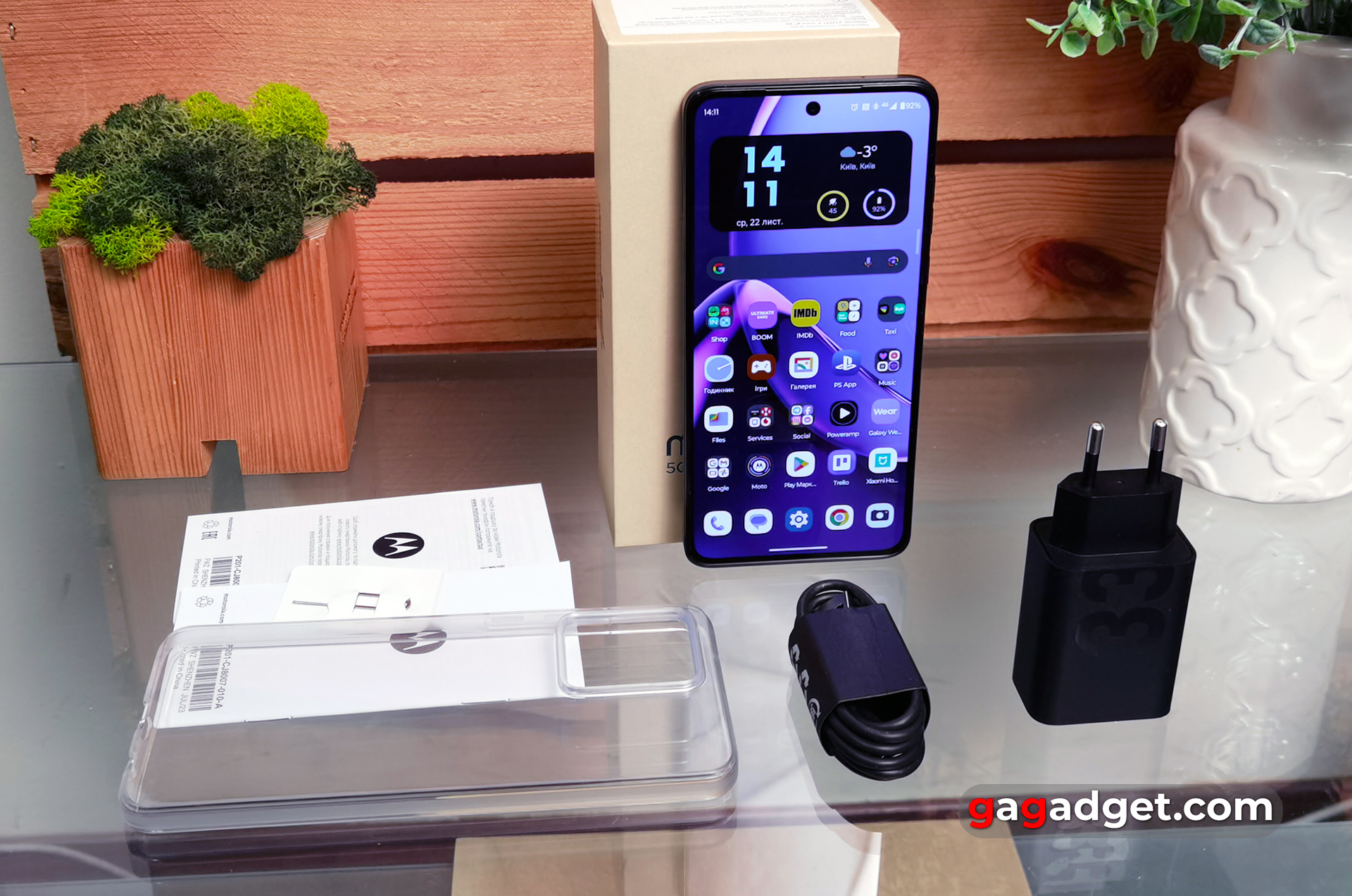 Co znajduje się w pudełku Motorola Moto G84?