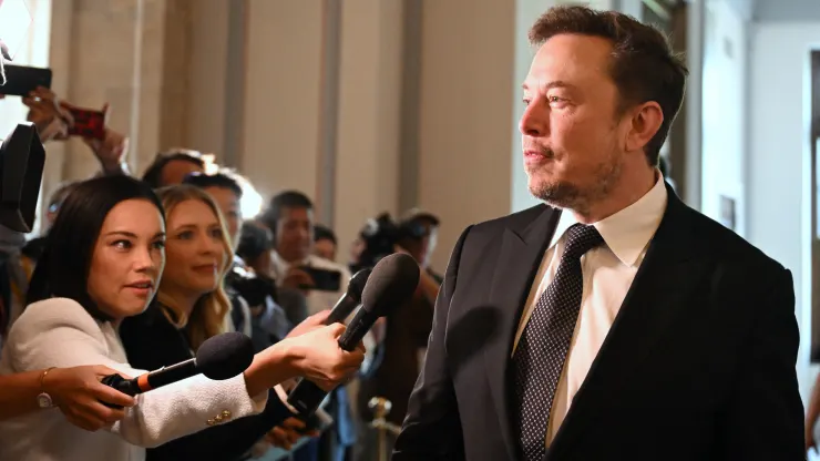 Elon Musk nazywa sztuczną inteligencję "szkodliwą dla ludzkości" i wzywa do uregulowania technologii