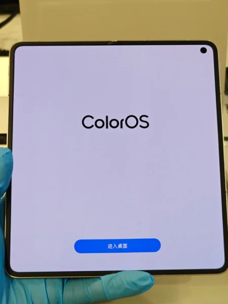 Trzeci obraz wewnętrznego wyświetlacza Oppo Find N5