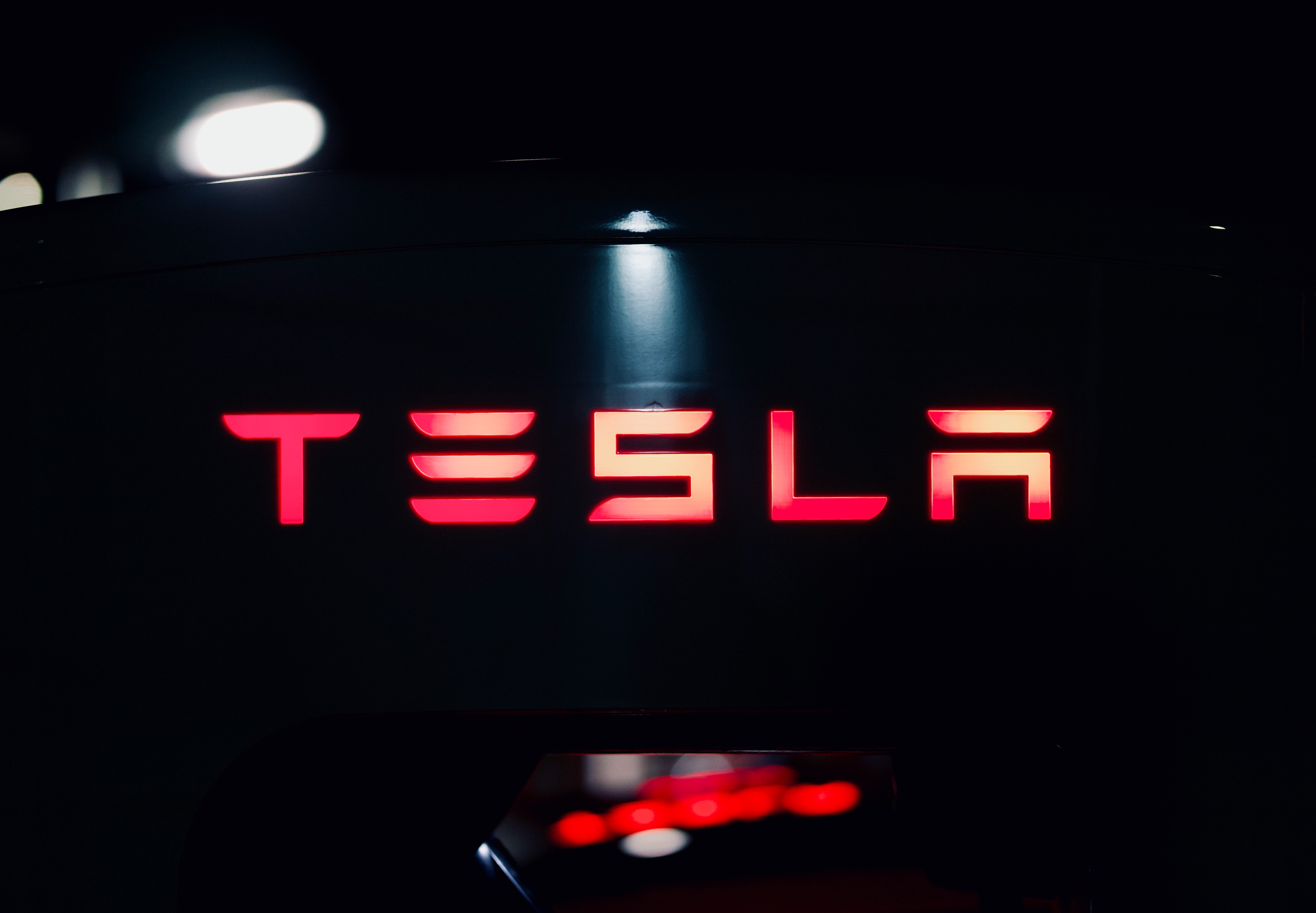 Tesla i Elon Musk wiedzieli o błędach Autopilota - orzekł amerykański sąd