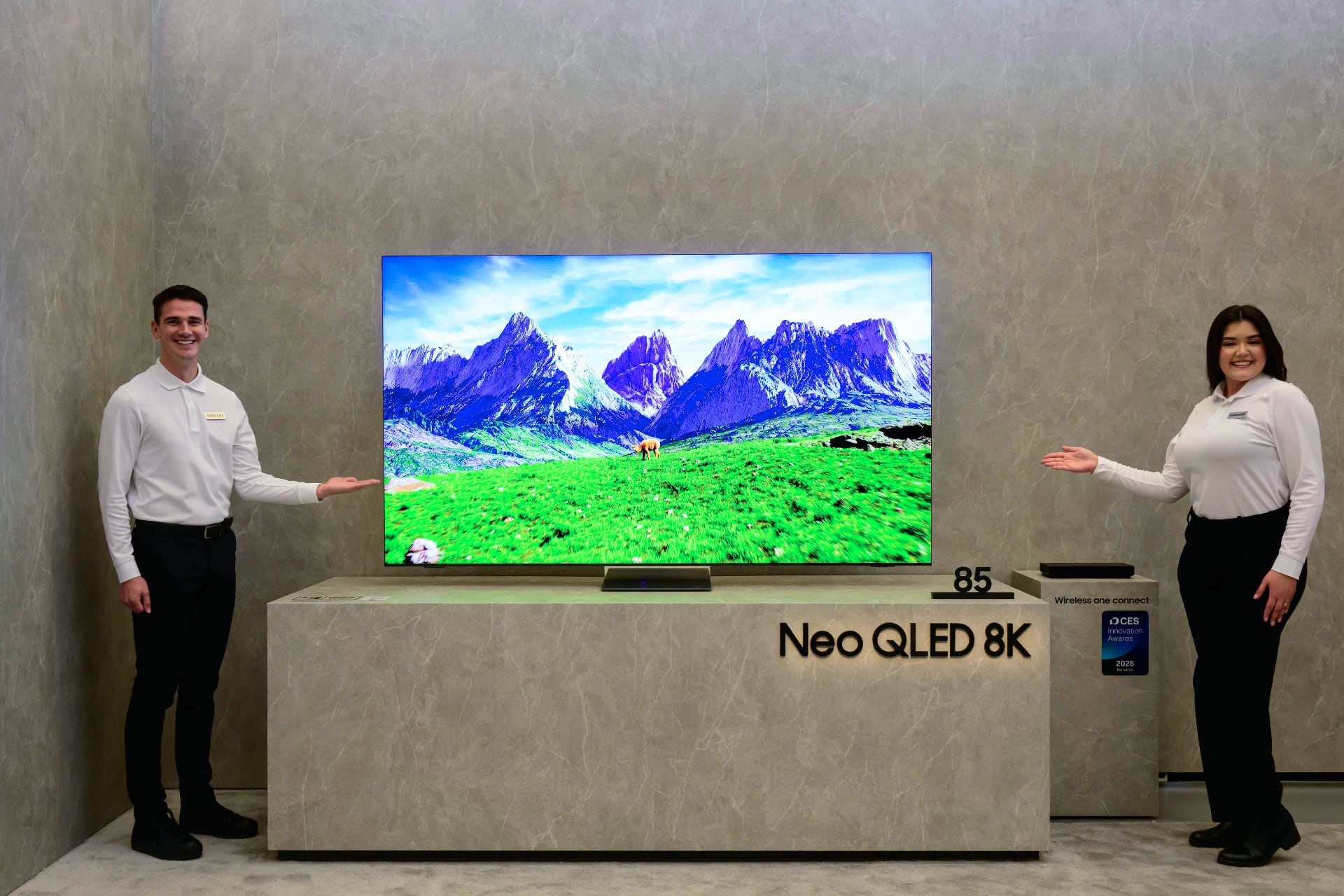 Telewizor Samsung Neo QLED 8K 2025 o przekątnej 85 cali.