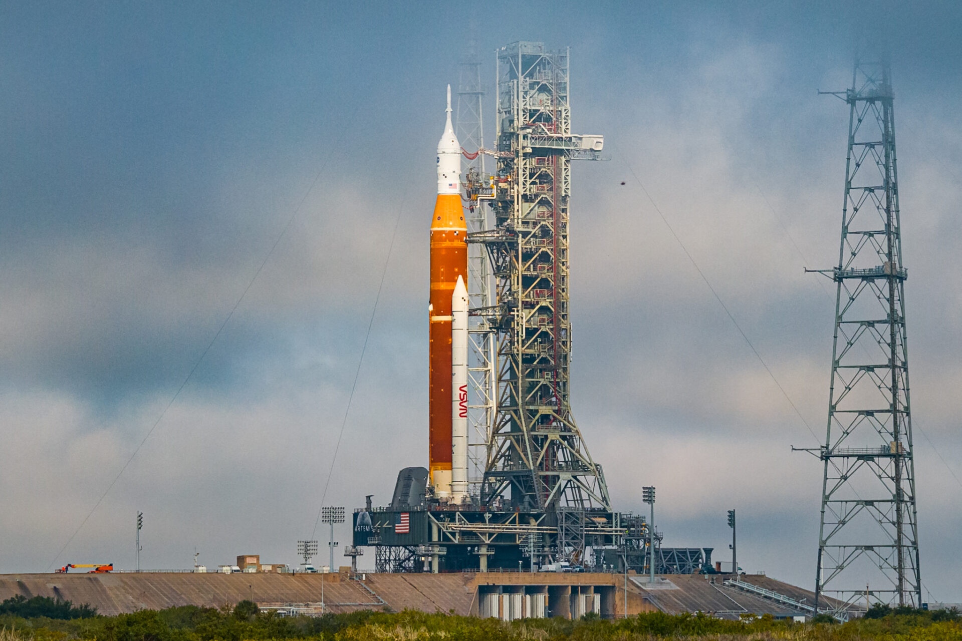 NASA jest pewna jutrzejszej misji księżycowej Artemis I, mimo uszkodzenia rakiety SLS