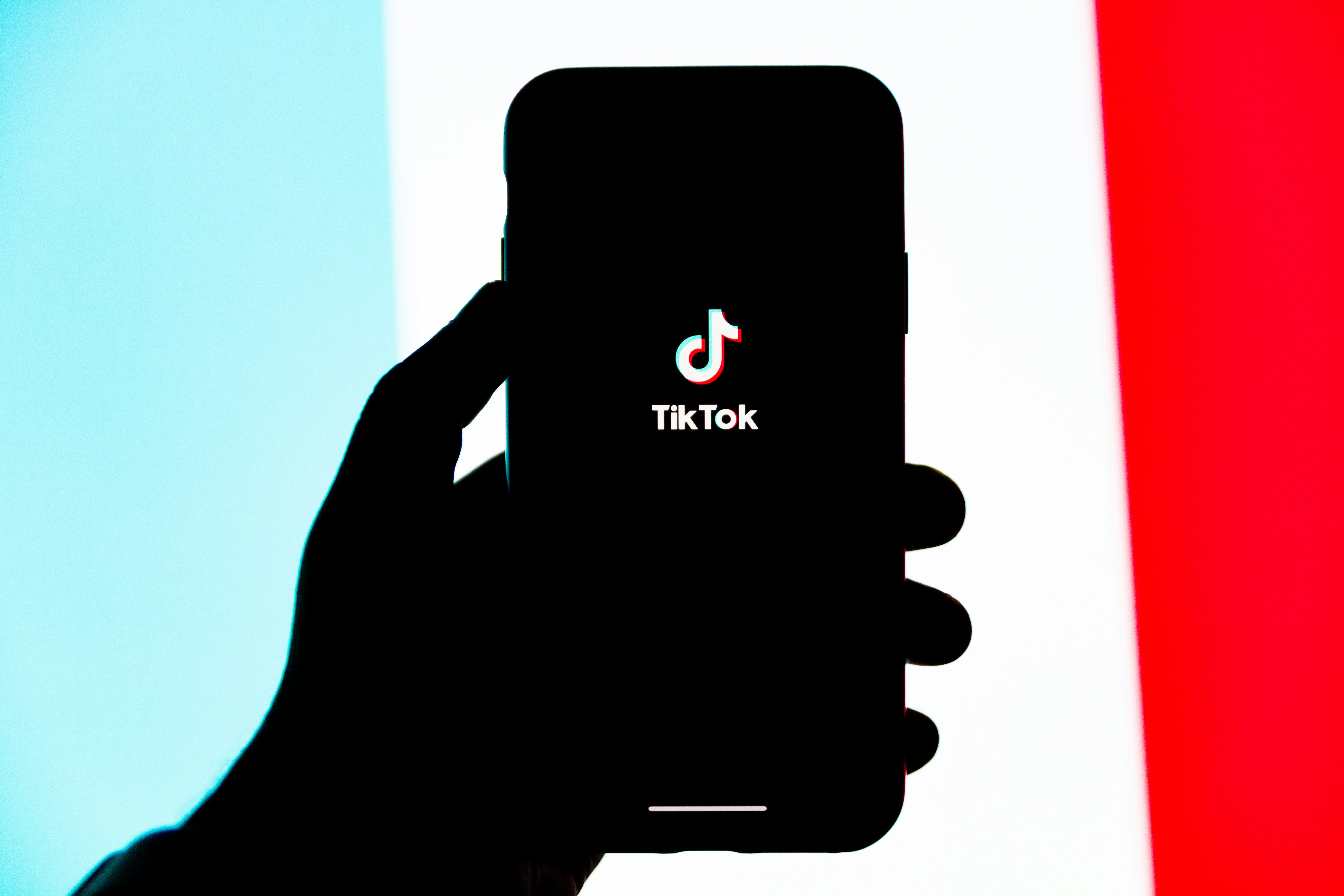 Universal Music oskarżył TikTok o wywieranie presji i grożenie zastąpieniem muzyków sztuczną inteligencją