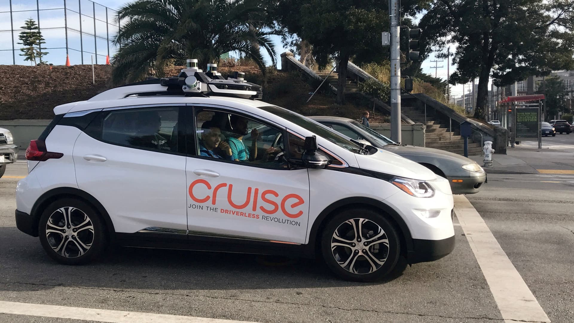 W San Francisco samochód potrącił pieszego i wyrzucił go pod koła robota Cruise