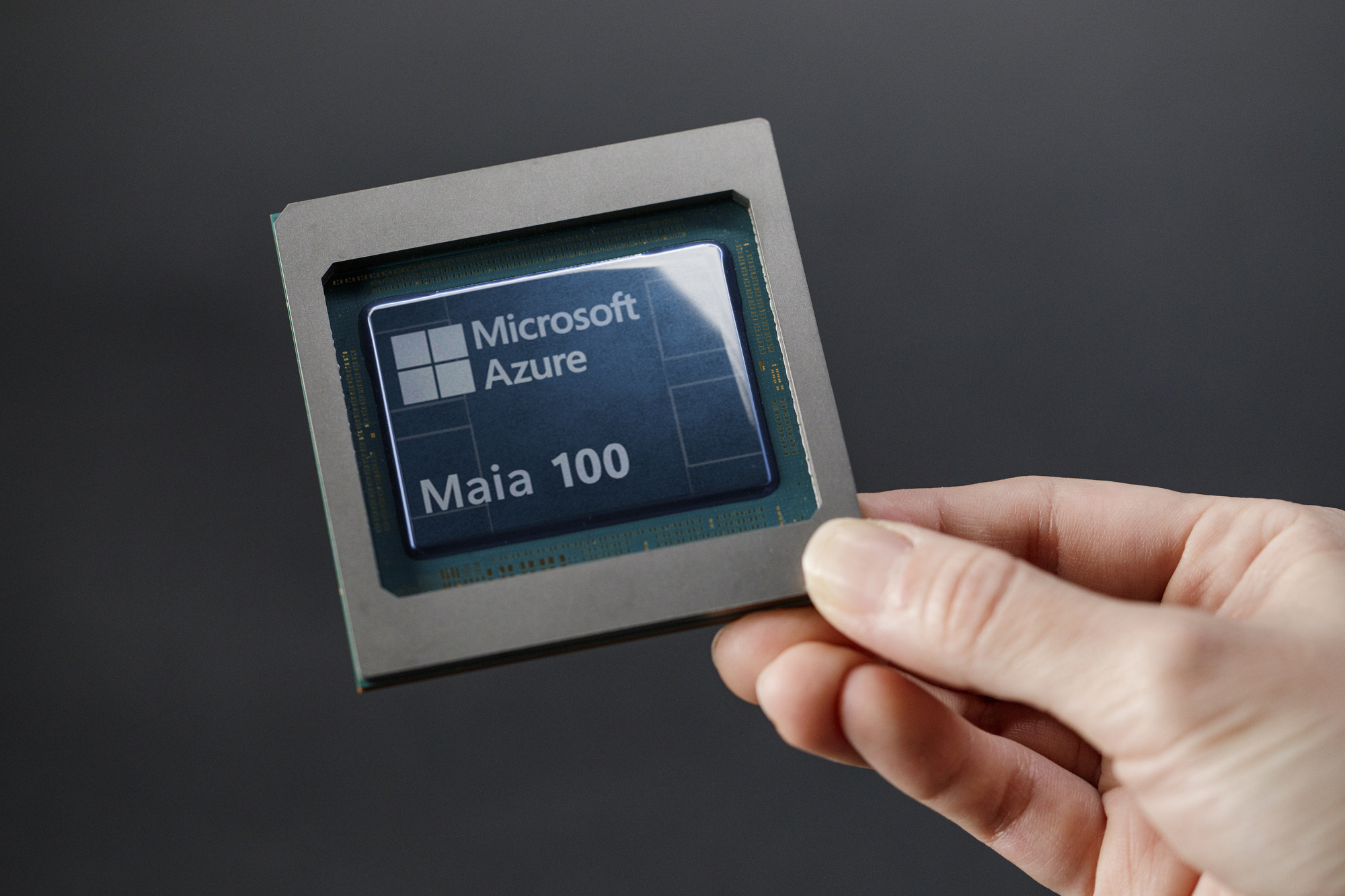 Microsoft prezentuje własne chipy sztucznej inteligencji, aby uniknąć zależności od NVIDIA